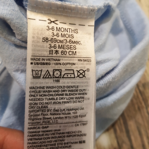 ๐ณ GAP Onesie ; 3-6 Months - Picture 5 of 5